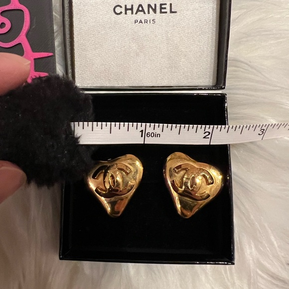 Chanel Vintage 93P Gold CC Heart Clip On Earrings - Picture 4 of 6
